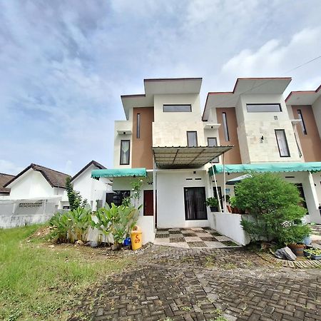 Villa Estetik Di 말랑 외부 사진