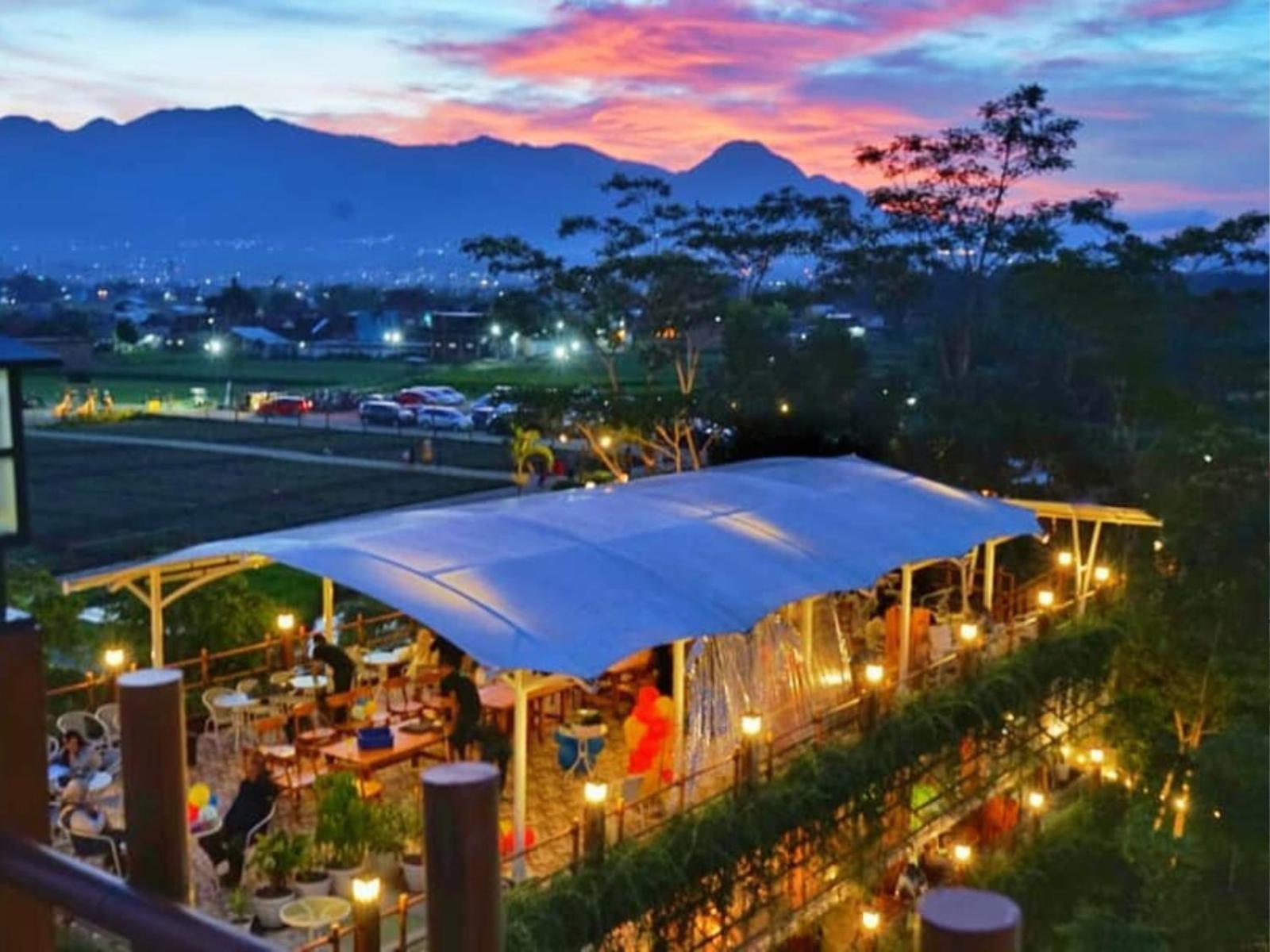 Villa Estetik Di 말랑 외부 사진